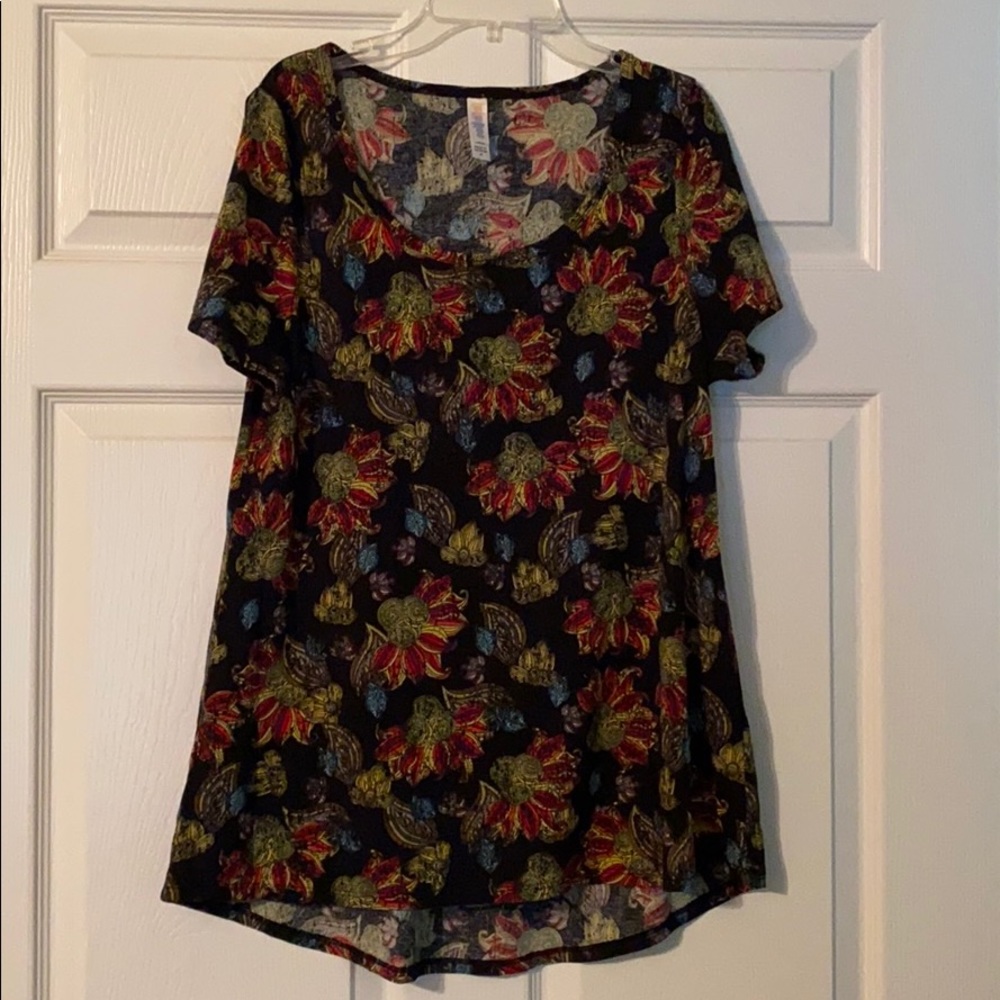 LuLaRoe Medium Classic Tee